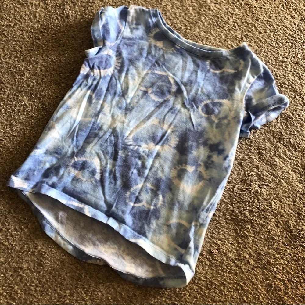 Old Navy blue heart tie dye softest short sleeve tee in size XS